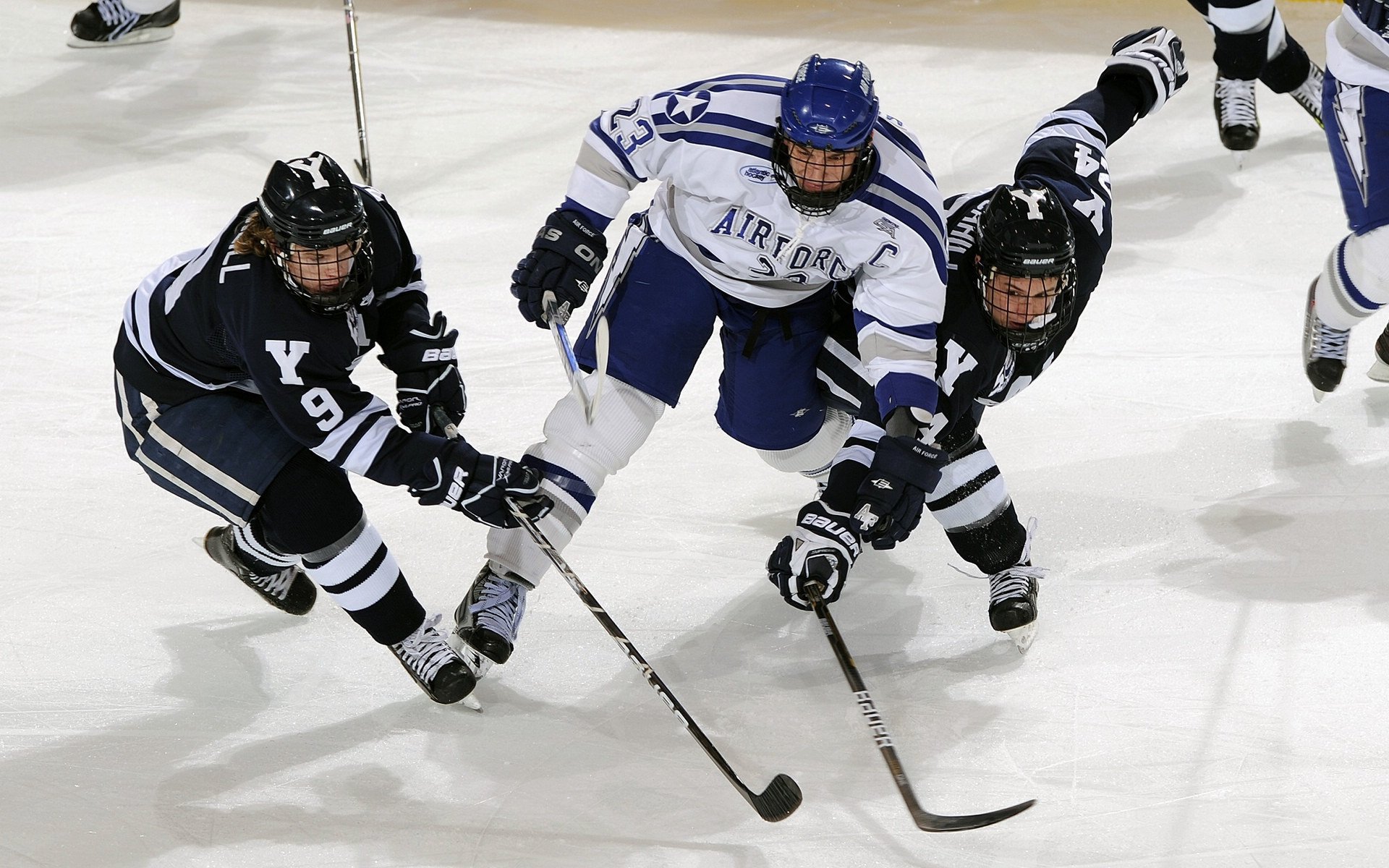哈兰德重要时刻出色防守，TL带队取胜！赛场气氛高涨